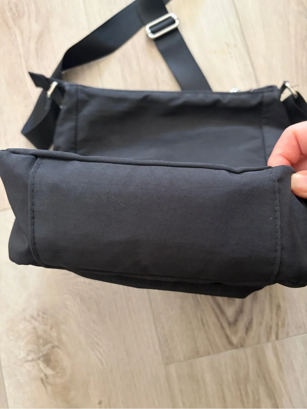 Baggallini Black Crossbody Shoulder Bag Everyday Travel Carry - Picture 3 of 10